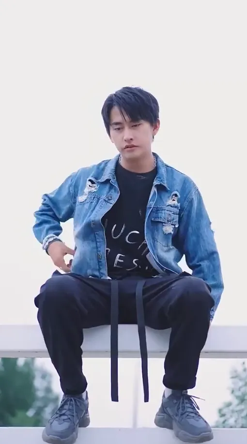 别碰我女儿